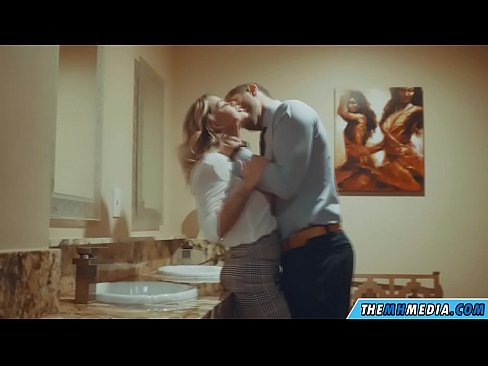 ❤️ Ketika seorang pirang berdada menggoda Anda di toilet umum ❤ Rusia porno di porno id.hentaisaturn.ru